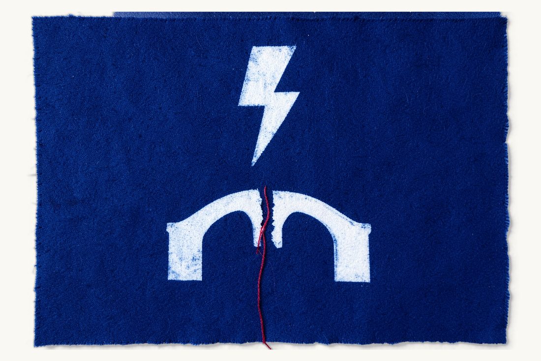 Force majeure and hardship in Turkish contracts: a lightning bolt above an arched bridge broken in the middle, a slack red thread loop hanging in the gap between its two halves, cyanotype print