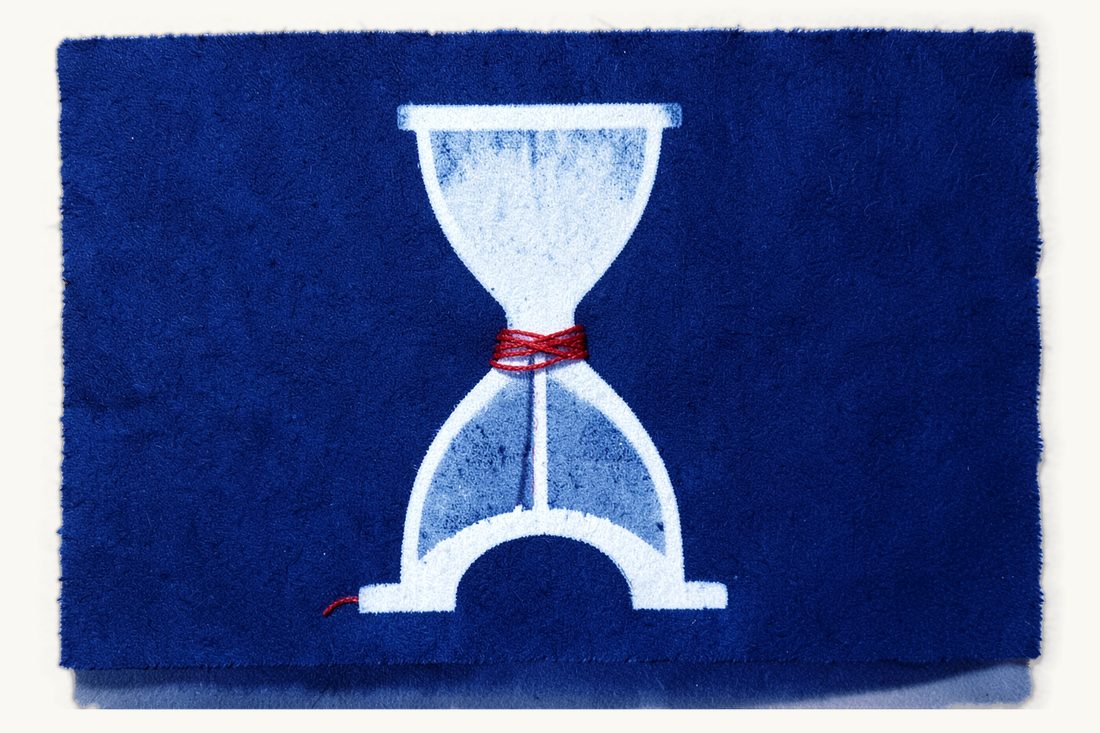 How long enforcing a foreign judgment in Türkiye takes: a very large hourglass wound with red thread and a small arched bridge at its foot, cyanotype print