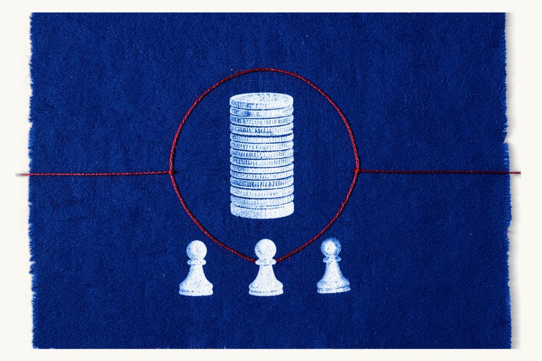 Investment funds pooling money from many savers: one tall stack of silver coins seen edge-on, ringed by a red thread, with three chess pawns in a row below