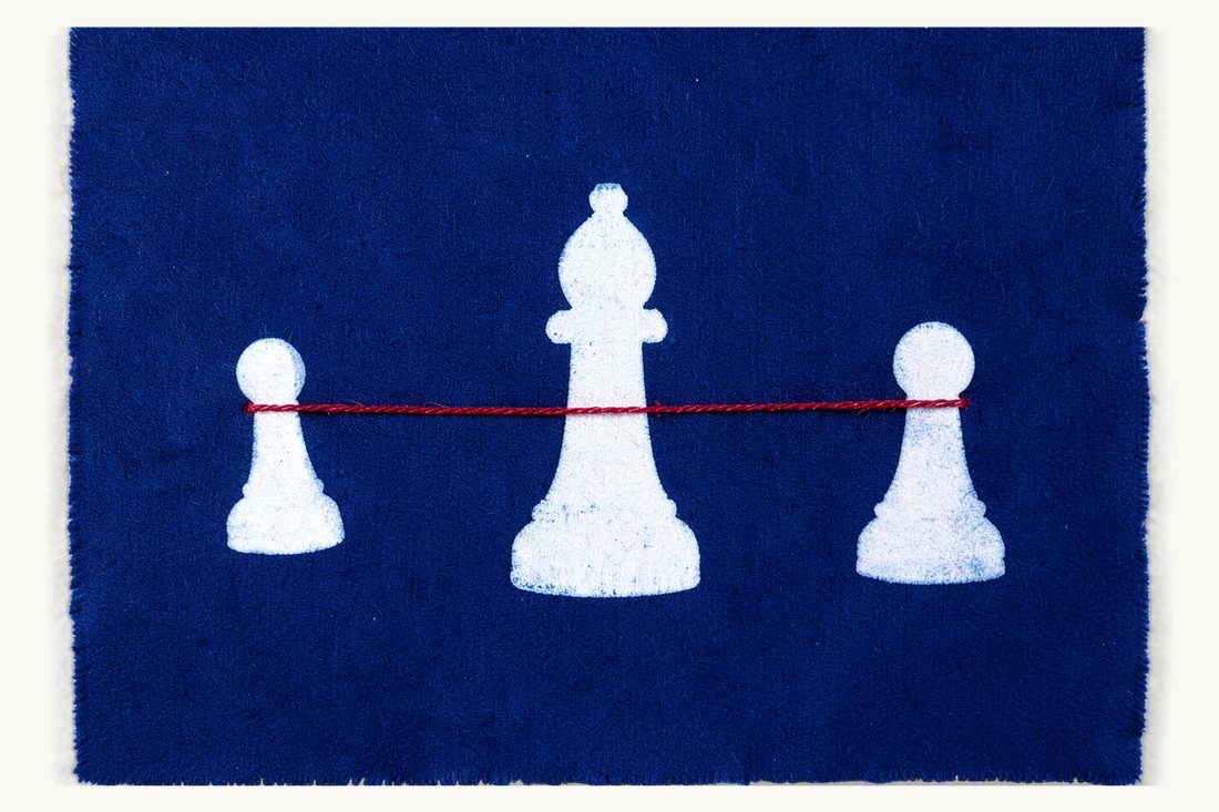 Why foreign businesses often choose arbitration: three chess knights side by side at the centre, a chess pawn at each far end, both joined to the middle knight by red thread