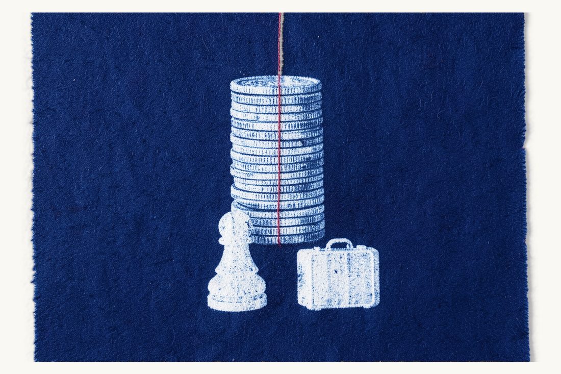Income tax for individuals and foreigners in Türkiye: a tall stack of silver coins, a chess pawn and small suitcase at its foot, red thread from the pawn to the top, cyanotype print
